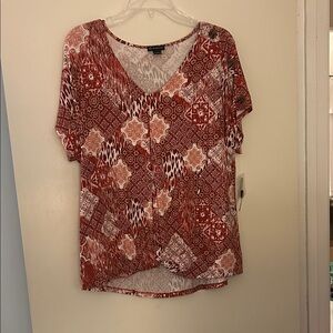 New Directions Red and White Geometric Blouse